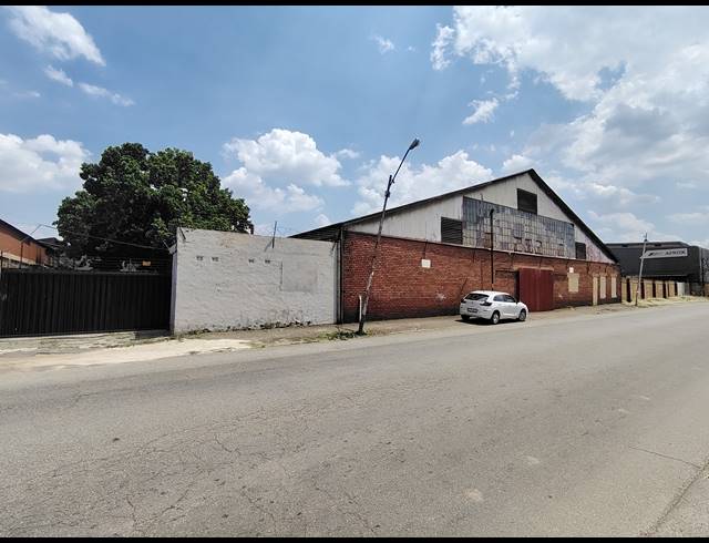 1,300M² WAREHOUSE TO LET IN DRIEHOEK